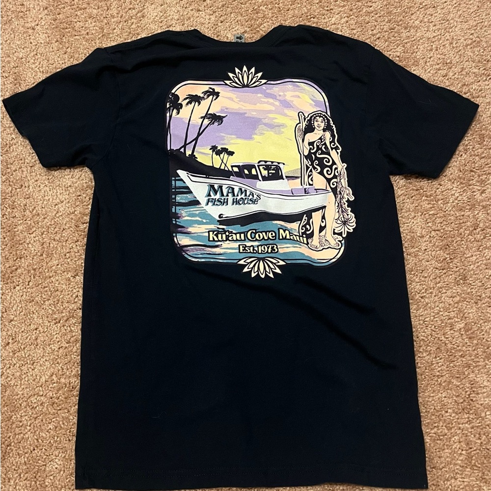 Mama's Fish house Unisex Tee size small with bag